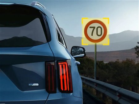 Intelligent speed limit assist in the Kia Sorento Plug in Hybrid 2023