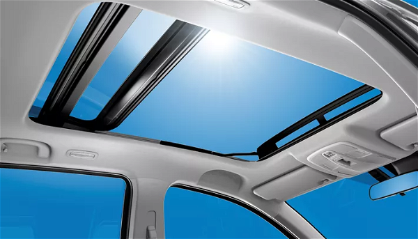 Suzuki S-Cross panoramic sunroof 
