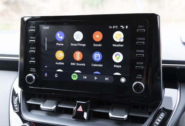 Suzuki 9-inch HD infotainment display