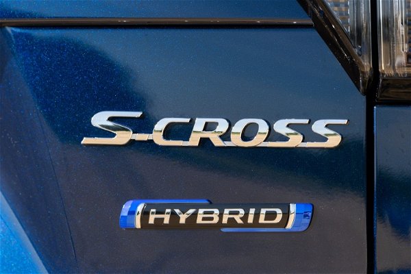 Suzuki S-Cross hybrid